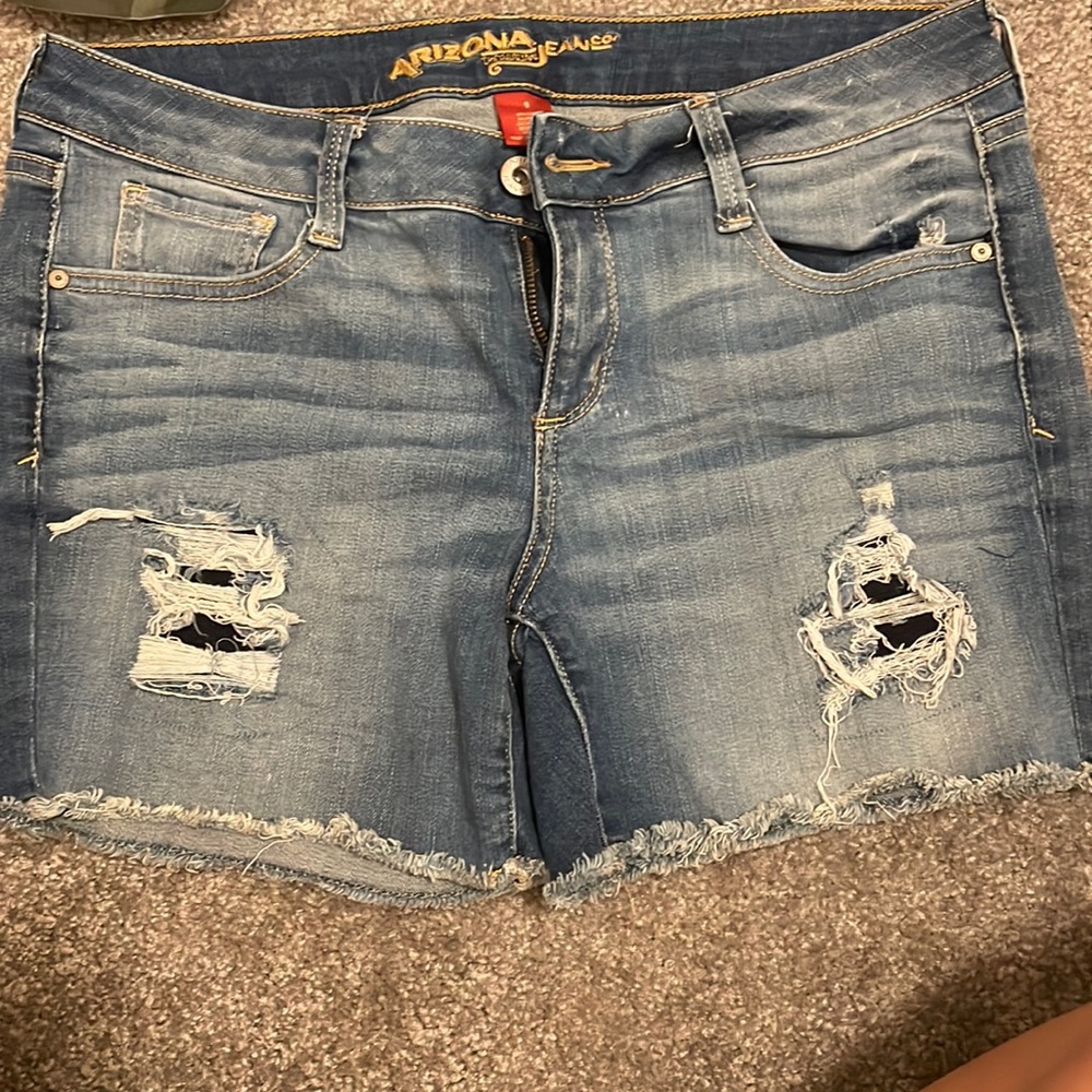 Size 9 Junior Arizona Jeans. Comfy only worn a couple of times.